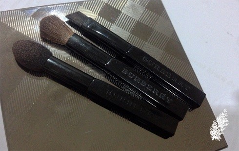 burberry-eye-shadow-pink-taupe-brushes