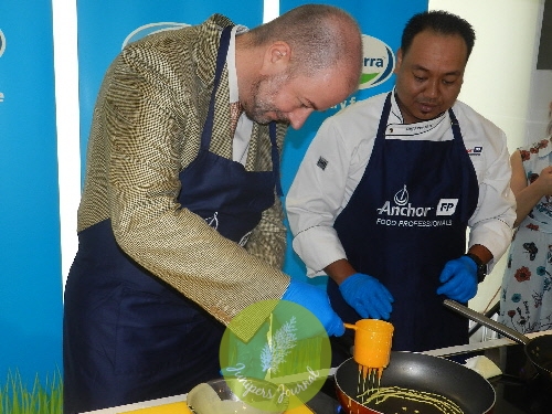 Mr Jose Miguel Porraz Lando, MD of Fonterra Brands Malaysia & Singapore making Roti Jala