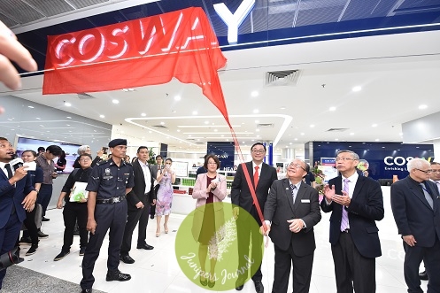 store-unveiling-l-to-r-liang-sook-sook-dato-sri-robin-tan-yb-dato-henry-sum-agong-yeap-dein-wah
