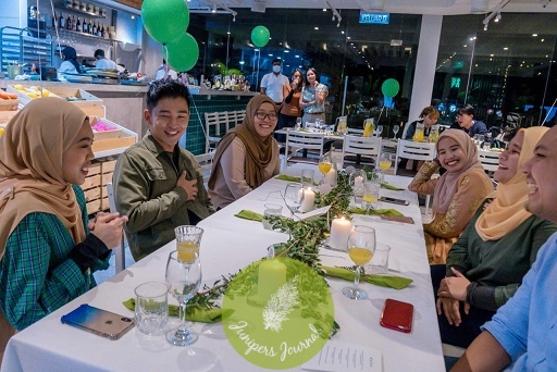 alvin-with-his-5-new-omi-friends