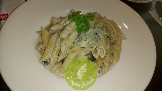 Penne with chicken and mushrooms in cream sauce RM25