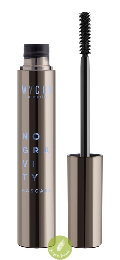 No Gravity Mascara RM66 Super-curving black mascara that, thanks to the special brush and the full-bodied and easily moldable texture, defines the lashes one by one, increases their volume, for an irresistible chic result 