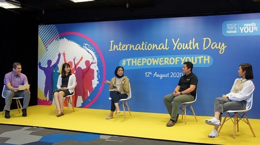 Moderator Ben Ibrahim joining other panellists Tan Kan Lai, Brand Manager of Nestlé Malaysia; Nurul Zulkifli, Founder of Mimipikita; Ren Yi, Co-Founder of myBurgerLab; and Jenn Chia, Content Creator, each sharing their inspiring journeys
