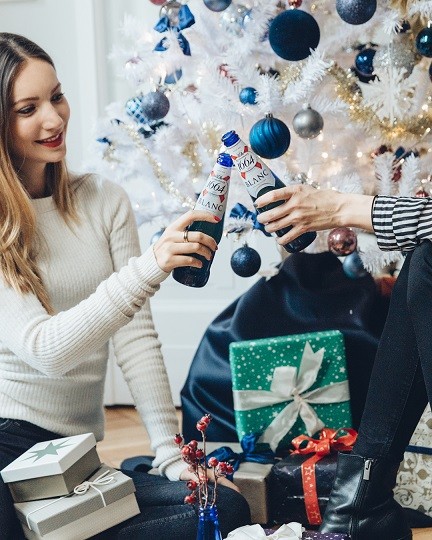 photo-3-celebrate-christmas-with-a-twist