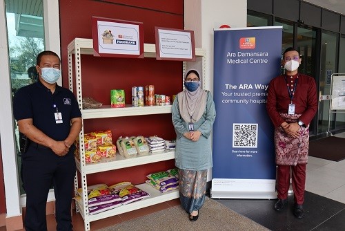 Chief Executive Officer (CEO) of ADMC, Miranda Harumal (second from right) with her team. ADMC donated 150 food baskets to the residents of Program Perumahan Rakyat Termiskin (PPRT) in Lembah Subang