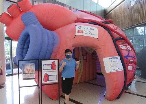 Ms Ch'ng Lin Ling, CEO of ParkCity Medical Centre, with the massive 26-foot heart that will be on display at the hospital lobby until 11 September 2021 as part of its Heart Health Campaign this month