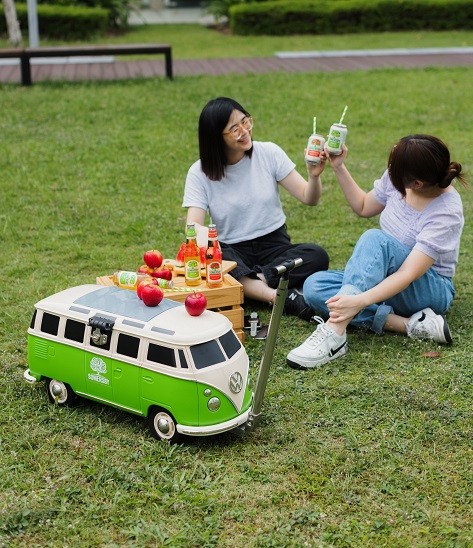 Somersby’s Apple Day social media contest is offering 59 lucky consumers the chance to win Apple iPhones, Apple Watches, andlimited-edition Somersby Volkswagen Kombi cooler boxes worth RM3,000 each.
