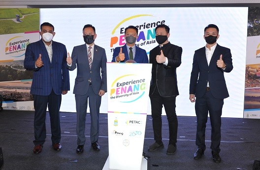  The "Experience Penang" Campaign was launched at The Ritz-Carlton Kuala Lumpur with [from L-R]: · Mr Raj Kumar, Chairman of Malaysian Association of Hotels, Penang Chapter (MAH); · Mr Ooi Chok Yan, CEO of Penang Global Tourism; · YB Yeoh Soon Hin, Penang State EXCO for Tourism & Creative Economy (PETACE); · Mr Ch'ng Huck Theng, Chairman of Association of Tourism Attractions Penang (ATAP); · Mr Andy Lau Eng Leong, Association Secretary of Malaysia Budget & Business Hotel Association, Penang Chapter (MyBHA)