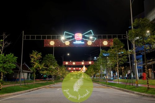 This holiday season, visitors can enjoy the festive atmosphere at Sime Darby Motors Christmas City featuring spectacular Christmas decorations