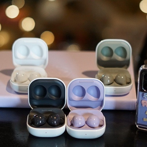 treat-yourself-this-new-year-with-galaxy-buds2_visual1
