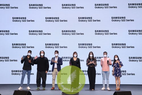 Left to right: Galaxy Stars Directors: Jawagar (of Graph Studio) and Taufiq (of Seni Lab Studio), Steve Chan (Product Marketing Manager, Mobile Experience (MX) Product Marketing of Samsung Malaysia Electronics), Joanne Goh (Chairperson of MIFFest), Renee Wong (Head of PR & CSR of Samsung Malaysia Electronics), as well as Galaxy Stars Directors: Ismail (of Plus) and Laura (of Passion Plus)