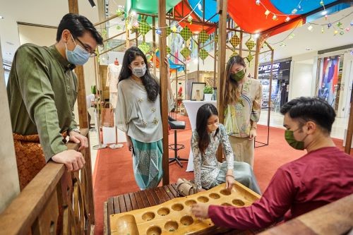 Shoppers are able to enjoy a traditional game of congkak