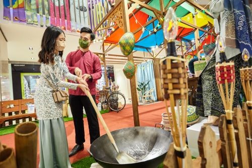 Shoppers are able to snap Instagram-worthy photos with traditional props