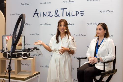 Ms Ummi Nasir (left) – professional makeup artist and content creator, explaining the type of looks which customers can create with Ainz & Tulpe’s unique products