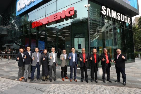 The Samsung Malaysia Electronics Management Team and the Senheng Electric (KL) Sdn. Bhd. Management Team 