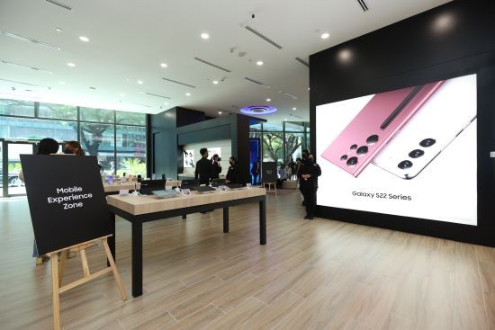 Mobile Experience Zone @ Senheng x Samsung Premium Experience Store