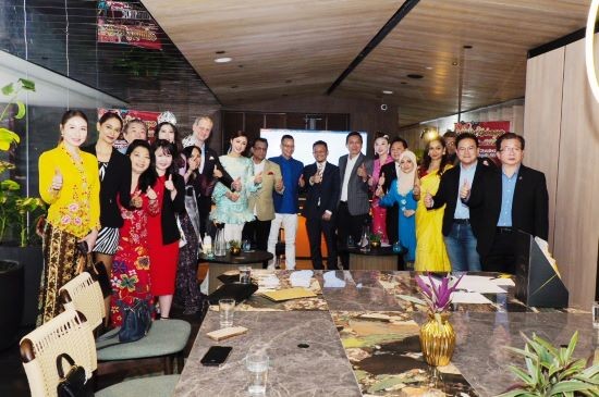 Group photo at the announcement of Karnival Kebaya Malaysia 2022