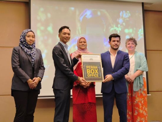 - (From Left to Right): Puan Hanim Khairuddin (General Manager of PORT) ,Mr. Shannon Lee (Chief Executive Officer of L’Univers) ,YB Dato’ Nolee Ashilin Bt Dato’ Mohammed Radzi (Chairman of the Housing, Local Government & Tourism Committee of the Perak State Government), Mr. Gonçalo Vaz de Carvalho (Chief Operating Officer of PouchNation), Dr. Marieanne Davy Balle (Artistic Director of L’Univers)