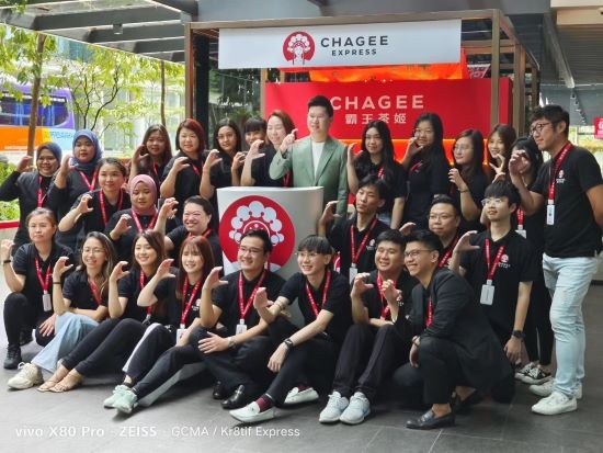 Group photo with crew of CHAGEE