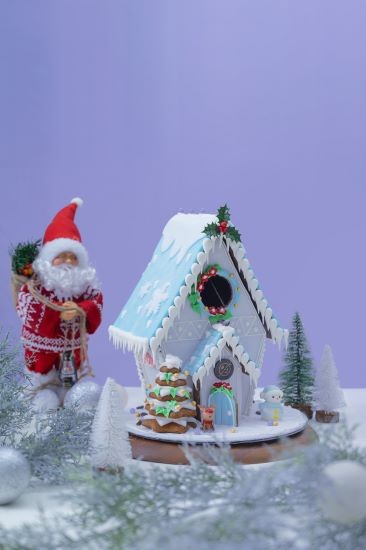 Snowy Holiday Escape into a Snowy Holiday with our beautifully handcrafted gingerbread village. Let every bite send you down delicious lane! Available at RM230.00 each (2.0 kg) 