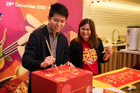  Mr. Jeffrey Tem Jian Hui, Signature Market General Manager and Ms. Esther Fong, Tastefully Event Director officiating the partnership between Signature Market and Tastefully for Tastefully 2023 Food Expo that will be happening on 13 - 15 January 2023