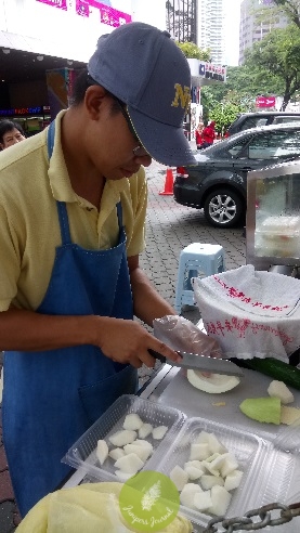 On The Food Trail Jalan Ampang : Fruits On The Go Food Truck