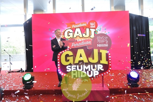 Domino’s Malaysia Displays Over 3,300 Love Notes On Digital Billboard In KL